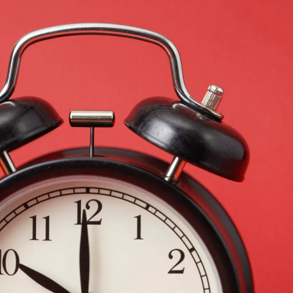 Ajan asettaminen analogiseen kelloon